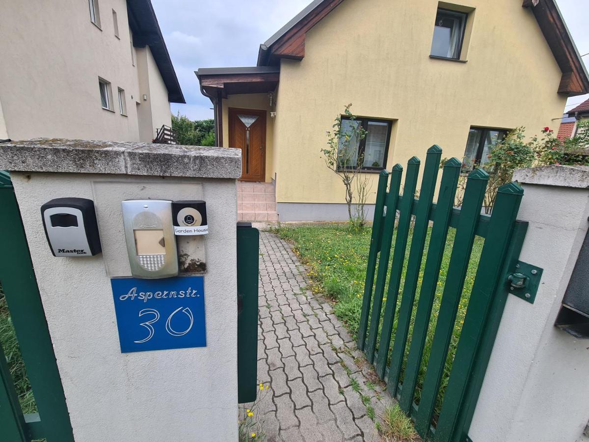 Small-Comfy Guest House In Donaustadt Garden - Not Shared! Wenen Buitenkant foto